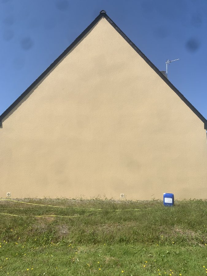 Toiture après nettoyage professionnel et traitement antimousse