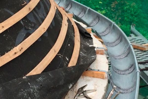 Installation de gouttieres en zinc